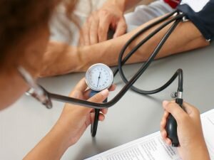 7 Tips Menurunkan Tekanan Darah Tinggi Tanpa Obat-Obatan
